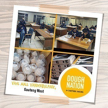 Debonairs Pizza Vaal gives their local SAPS a kind surprise